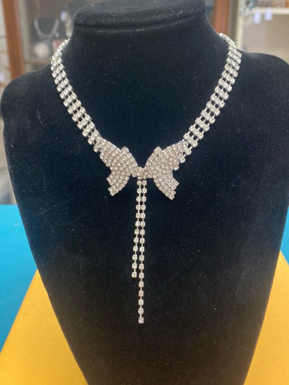 Crystal butterfly Drop Statement Necklace - Silver